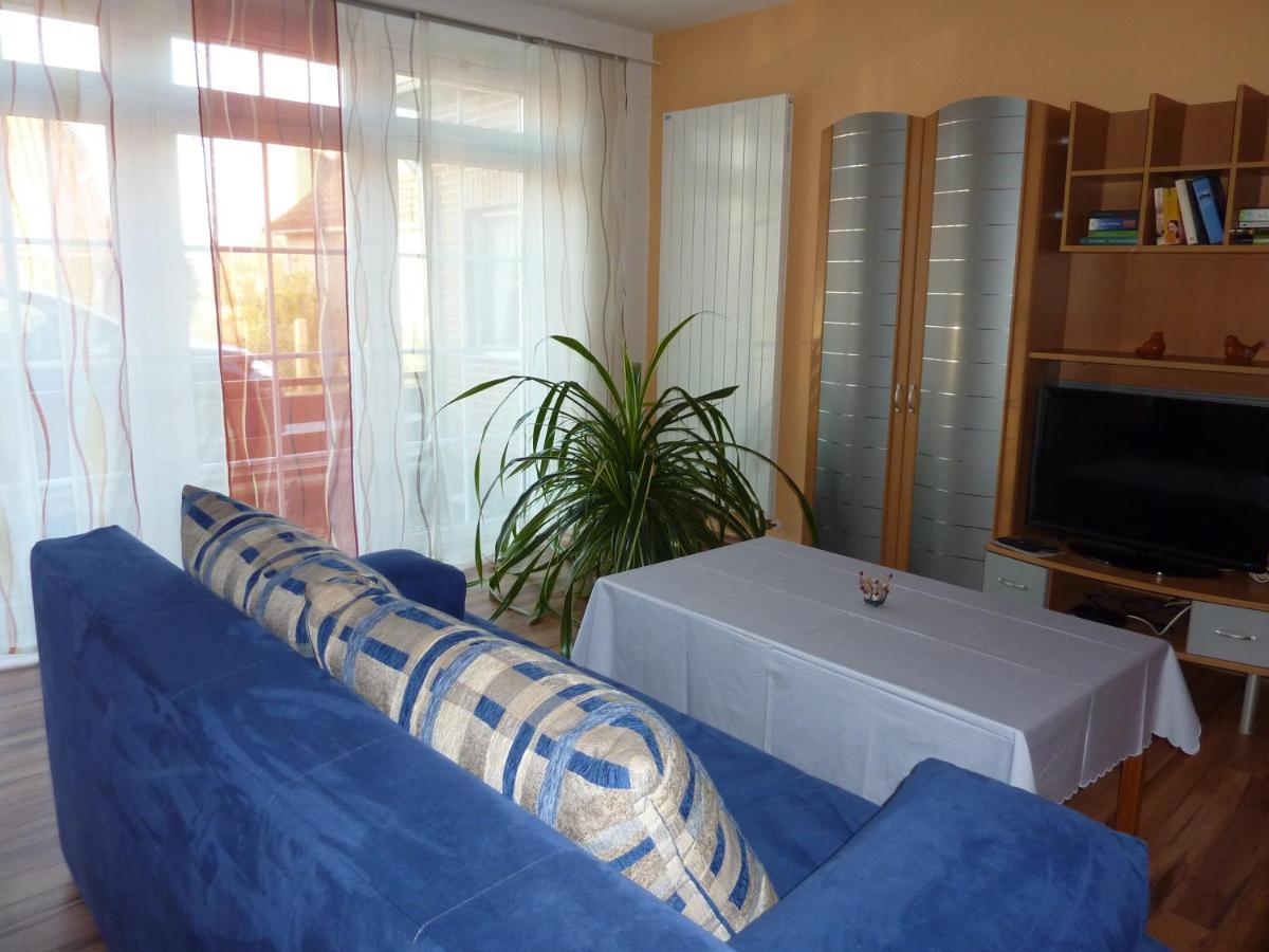 Ferienwohnung Am Deich Блекеде Екстериор снимка